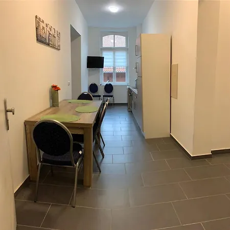 Ein In Einer 4-zimmer-wohnung In Mit Gemeinschaftskueche Und -bad *