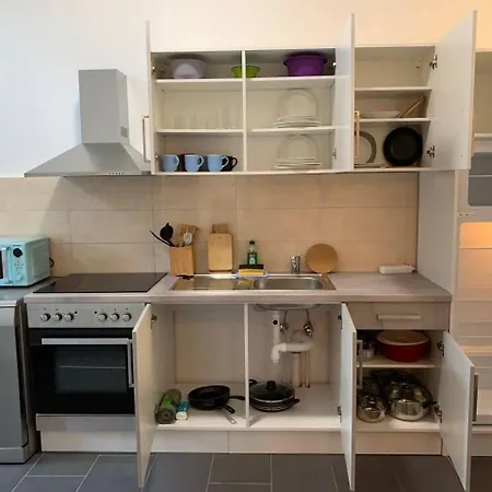 Alloggio in famiglia Ein In Einer 4-zimmer-wohnung In Mit Gemeinschaftskueche Und -bad
