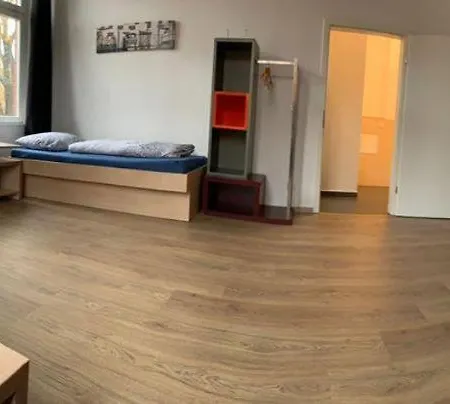 Ein In Einer 4-zimmer-wohnung In Mit Gemeinschaftskueche Und -bad Quarto em Acomodações Particulares Leipzig