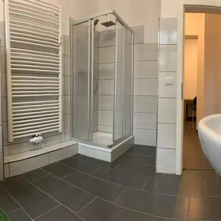 Ein In Einer 4-zimmer-wohnung In Mit Gemeinschaftskueche Und -bad בית אירוח לייפציג