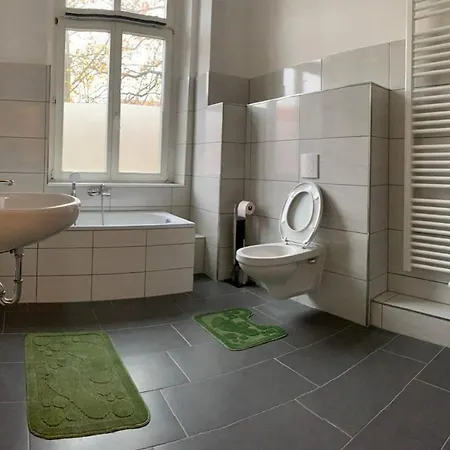 Ein In Einer 4-zimmer-wohnung In Mit Gemeinschaftskueche Und -bad * לייפציג